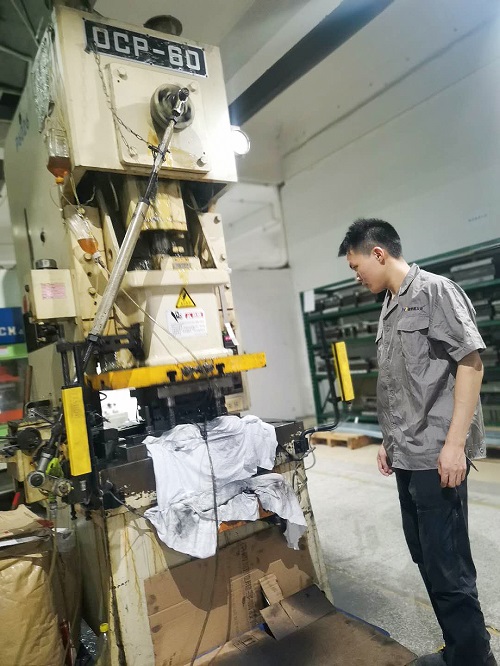 1608373126475999.jpg 氣動沖壓機.jpg